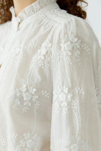 Load image into Gallery viewer, Oui Dainty Flower Embroidery White Blouse