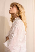 Load image into Gallery viewer, Oui Dainty Flower Embroidery White Blouse