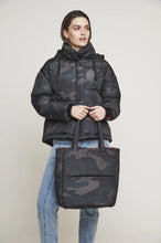 Load image into Gallery viewer, Rino &amp; Pelle Padded Bag - Dark Green Camo
