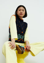 Load image into Gallery viewer, Dr Bloom Jumpy Chunky Vest
