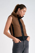 Load image into Gallery viewer, Elan Borg Fleece Waistcoat
