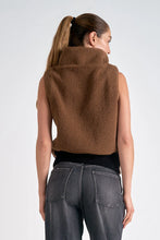 Load image into Gallery viewer, Elan Borg Fleece Waistcoat
