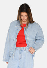 Load image into Gallery viewer, Moves Sikorie Jacket
