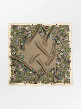 Load image into Gallery viewer, Beck Sondergaard Autum Blackberry Sia Scarf

